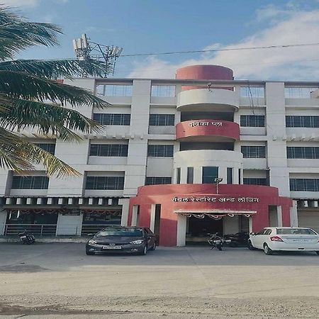 Hotel Royal Lodging Phursungi Esterno foto