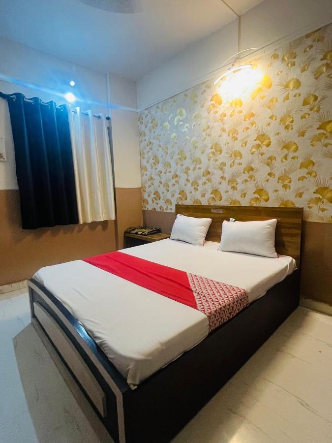Hotel Royal Lodging Phursungi Esterno foto