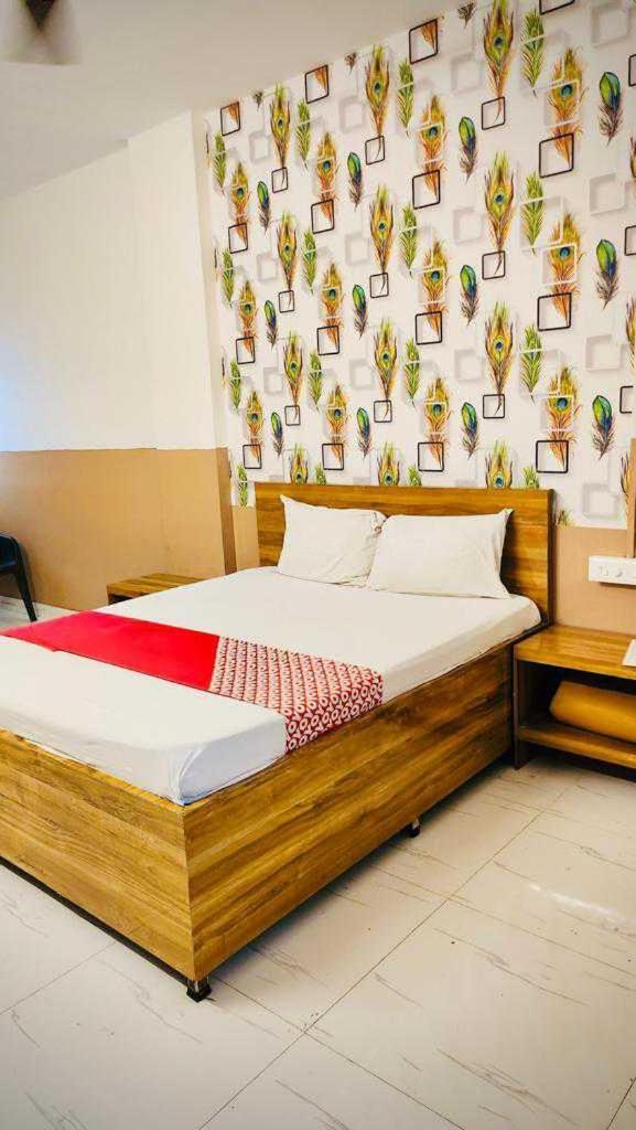 Hotel Royal Lodging Phursungi Esterno foto