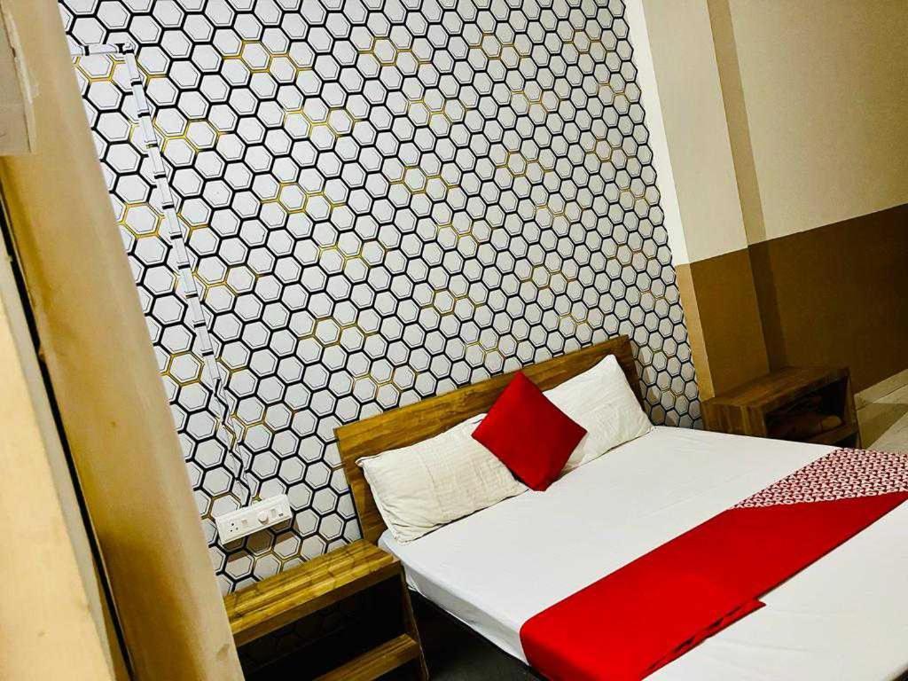 Hotel Royal Lodging Phursungi Esterno foto