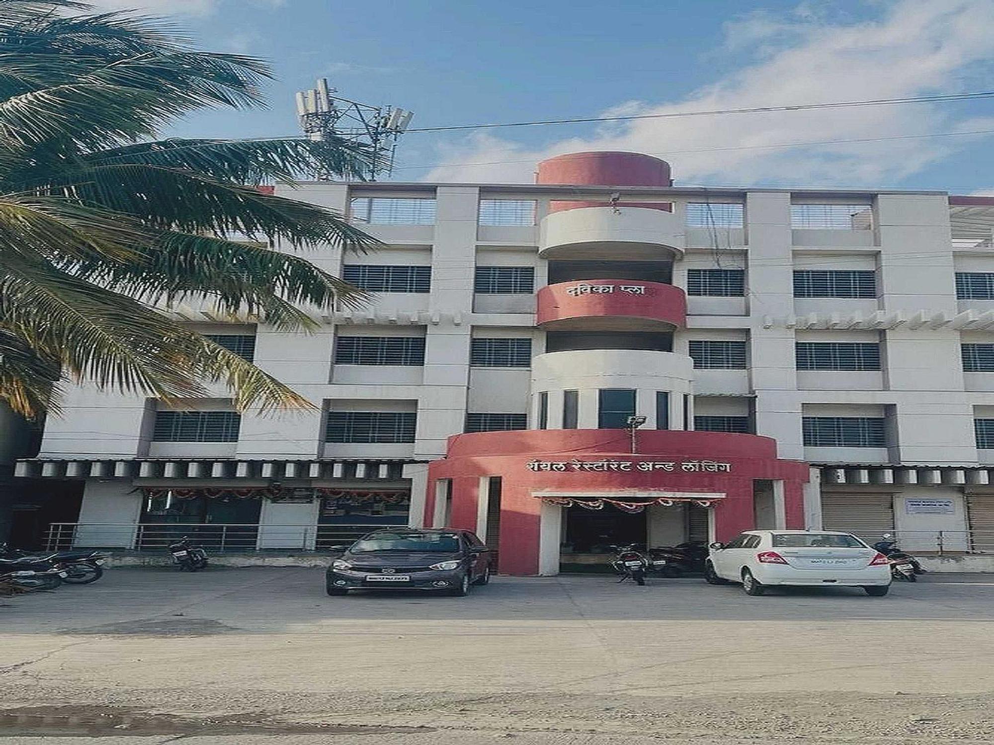 Hotel Royal Lodging Phursungi Esterno foto
